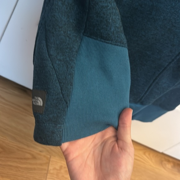 North Face Quarter Zip with Hoodie - Picture 4 of 7